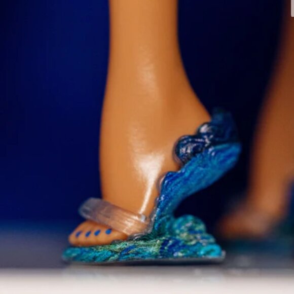 SEALED NEW EXCLUSIVE 2025 Barbie x MoMA Vincent van Gogh Doll Annalise Lao - Picture 9 of 16